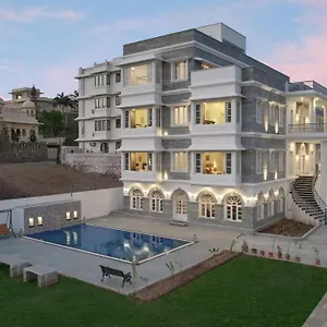 Hotel Boheda Manor - Luxury Retreat